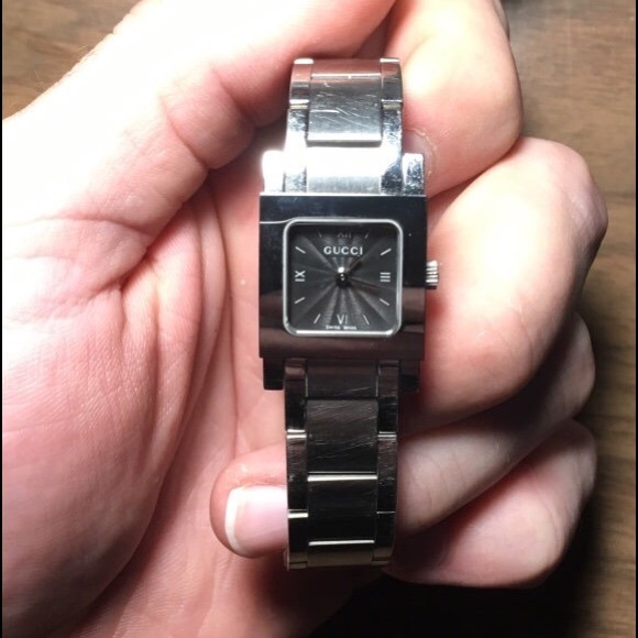 LADIES GUCCI WATCH - Picture 1 of 2